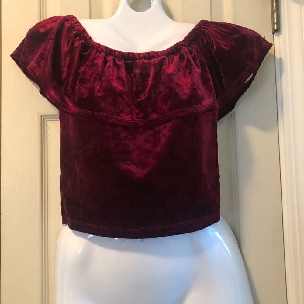 Hot kiss size medium crop top velvet feel